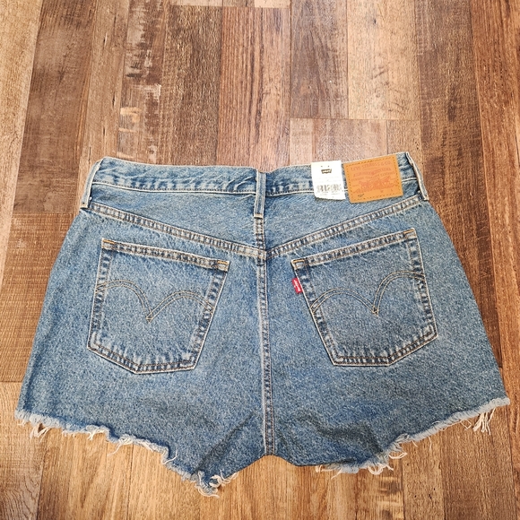 Levi's Women's Premium 501 Original Shorts ​​​​​ - Picture 3 of 8